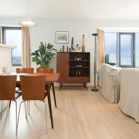 In With Sea Views Apartment
